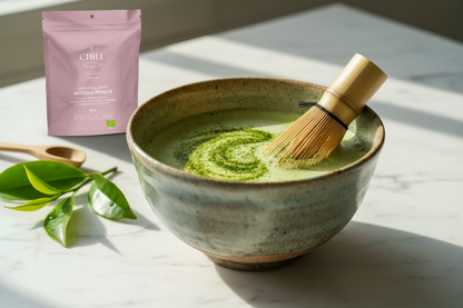 Matcha Punch lifestyle avec packaging